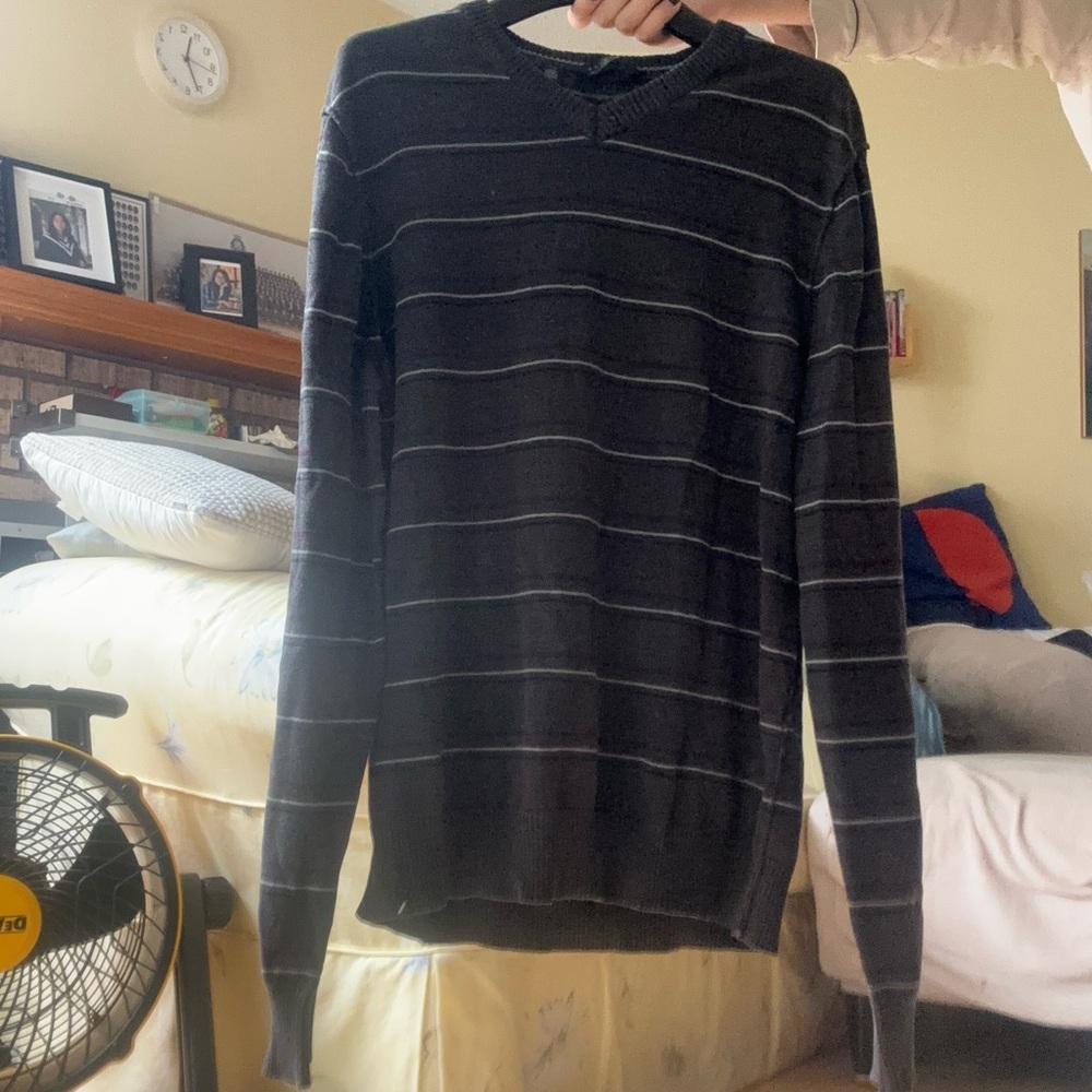 Grey stripped V neck sweater S: M
